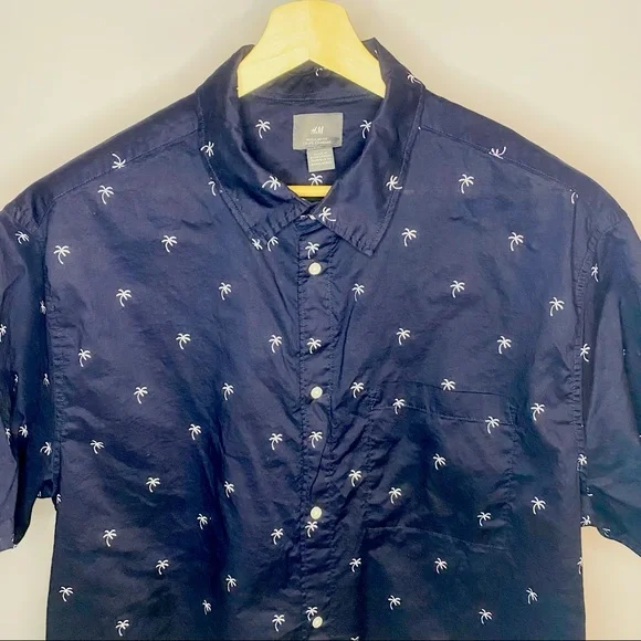 H&M Navy with Palm Trees Men's short sleeve button up shirt - Picture 4 of 7